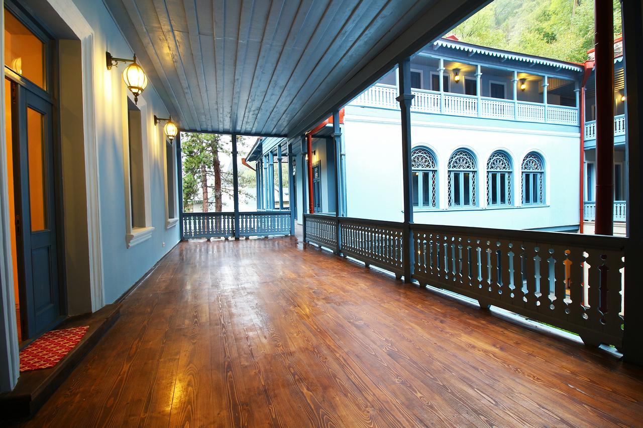 Golden Tulip Borjomi Hotel Buitenkant foto