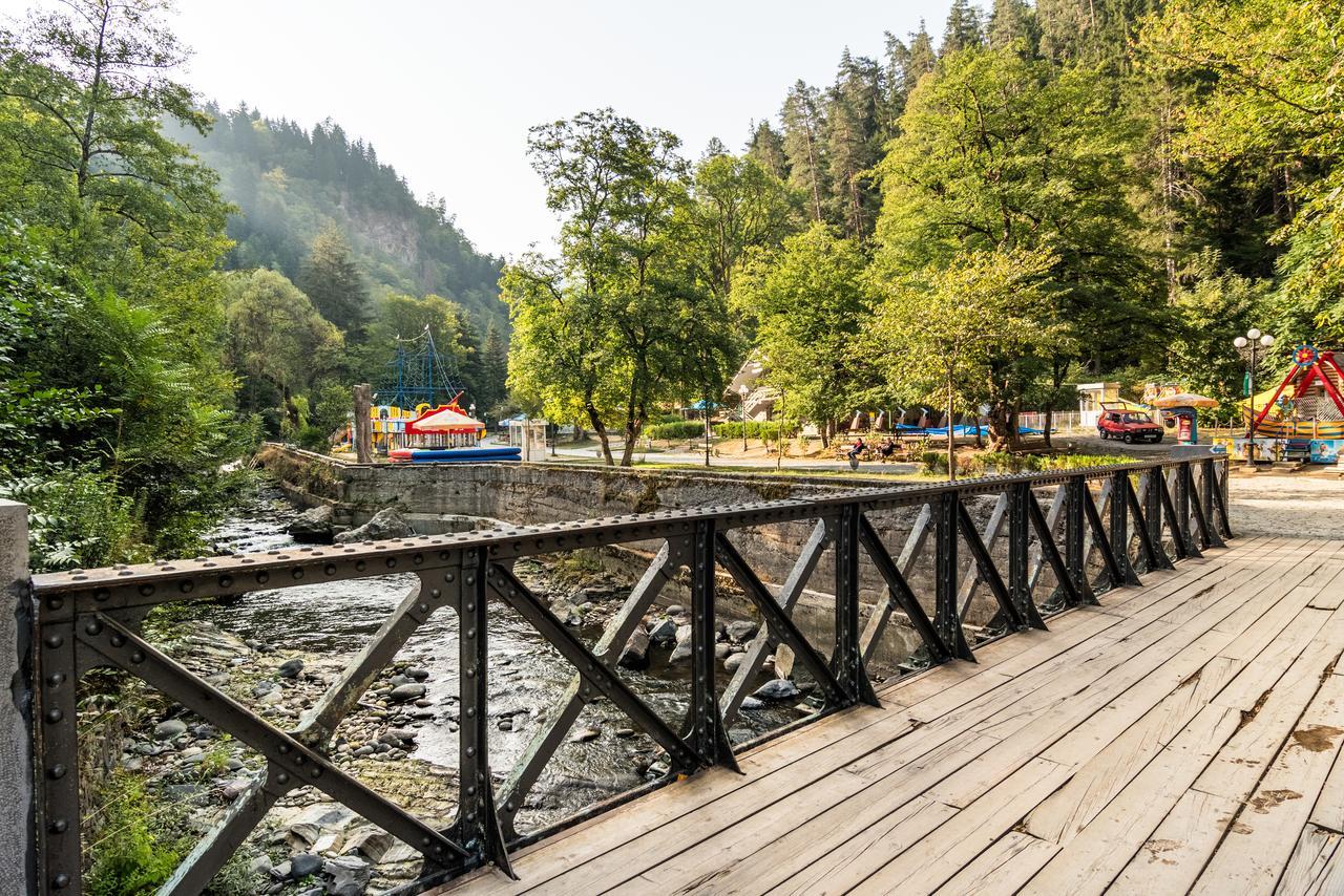 Golden Tulip Borjomi Hotel Buitenkant foto