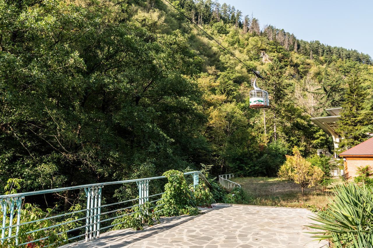 Golden Tulip Borjomi Hotel Buitenkant foto