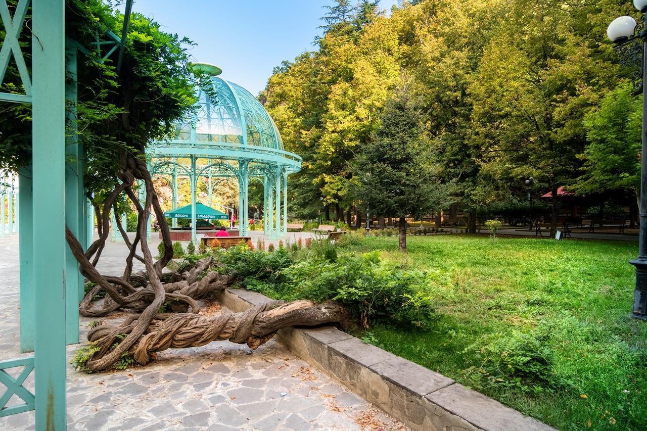 Golden Tulip Borjomi Hotel Buitenkant foto