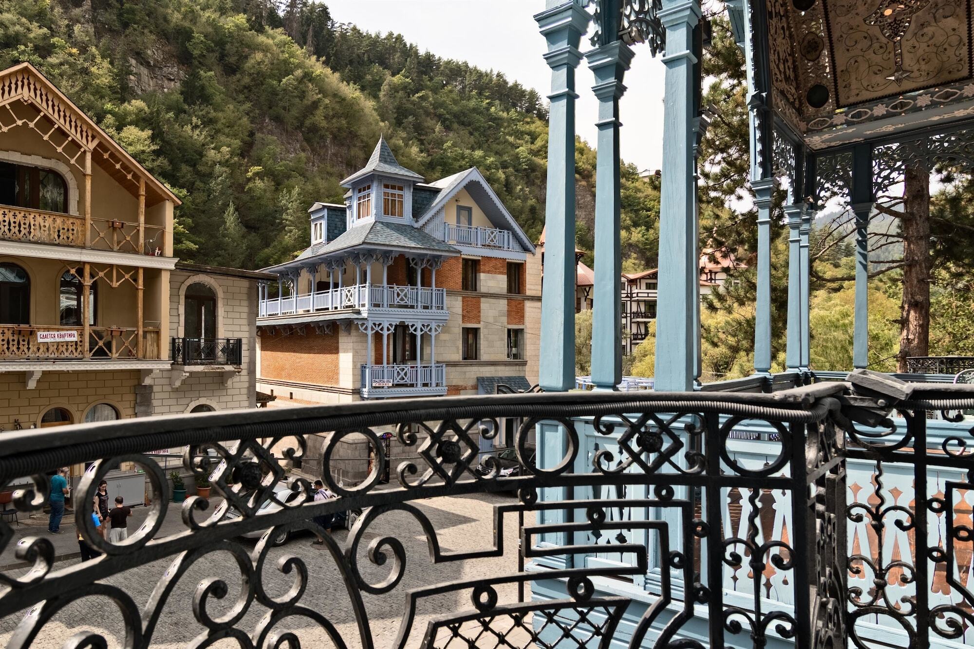 Golden Tulip Borjomi Hotel Buitenkant foto