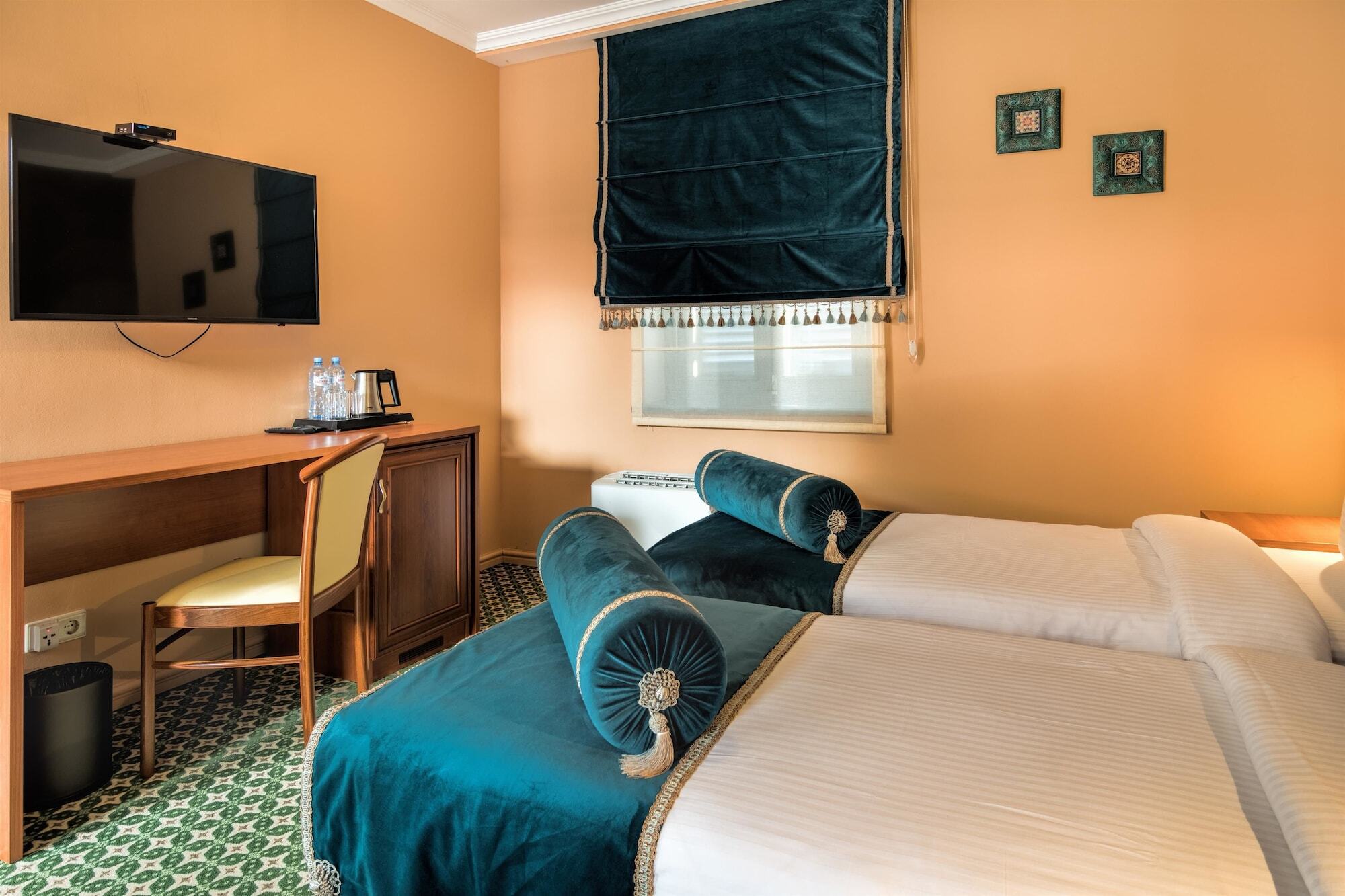 Golden Tulip Borjomi Hotel Buitenkant foto