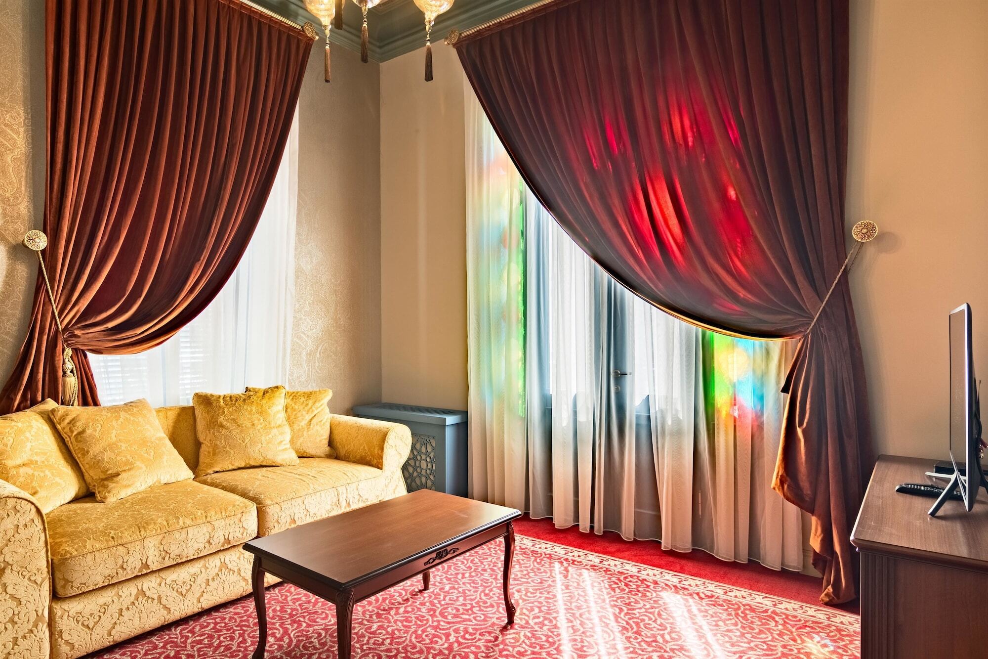 Golden Tulip Borjomi Hotel Buitenkant foto