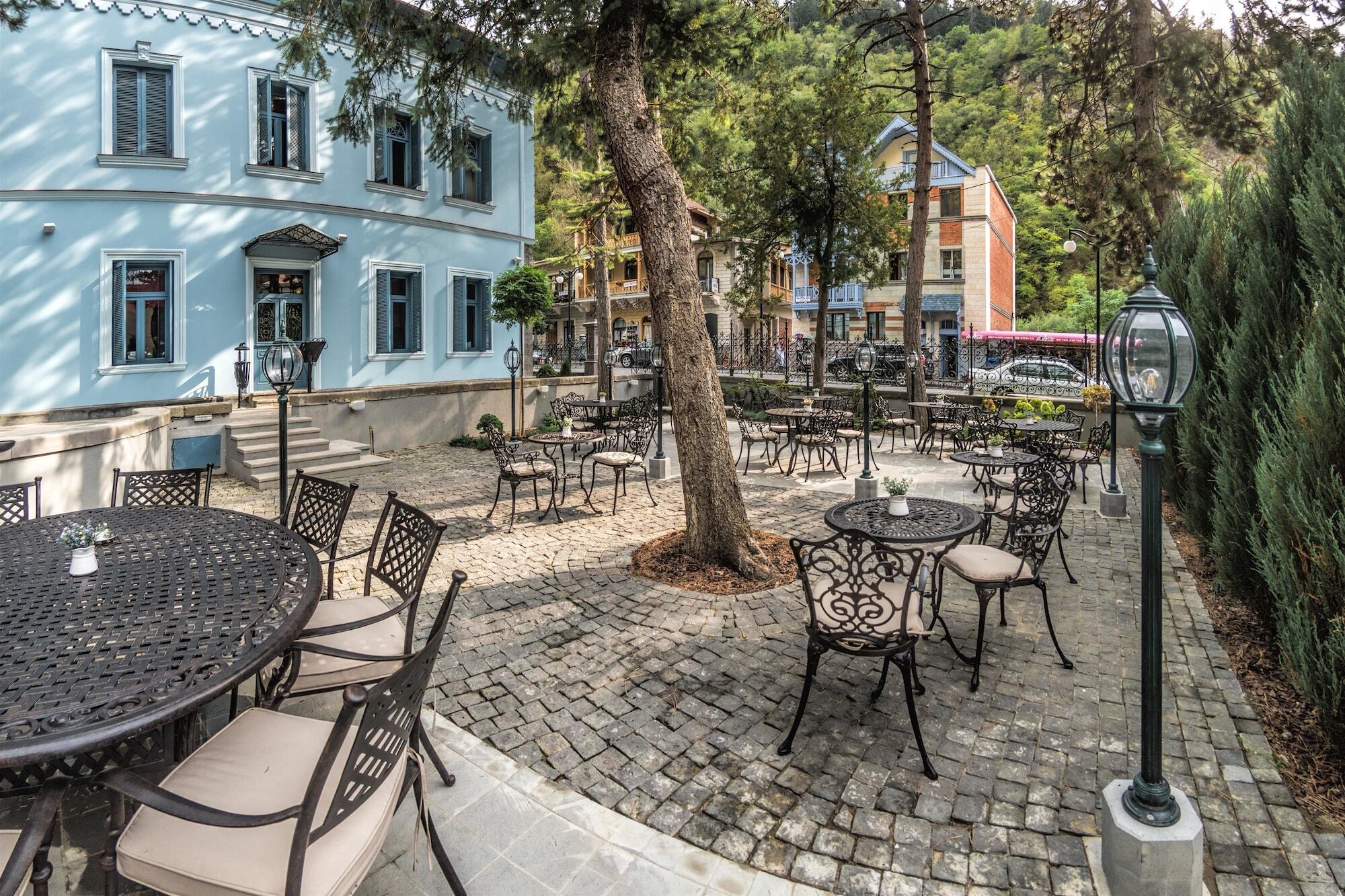Golden Tulip Borjomi Hotel Buitenkant foto